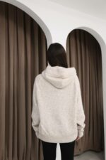 Женская Теплая Бежевая Кофта Свобоного Кроя на Молнии с Капюшоном на Завязке