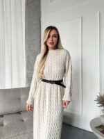 Женское Теплое Длинное Молочное Платье Свободного Кроя с Фактурным Узором Косичка