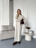 Женское Теплое Длинное Молочное Платье Свободного Кроя с Фактурным Узором Косичка