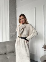 Женское Теплое Длинное Молочное Платье Свободного Кроя с Фактурным Узором Косичка