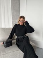 Женское Теплое Длинное Черное Платье Свободного Кроя с Фактурным Узором Косичка