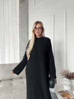 Женское Теплое Длинное Черное Платье Свободного Кроя с Фактурным Узором Косичка