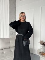 Женское Теплое Длинное Черное Платье Свободного Кроя с Фактурным Узором Косичка