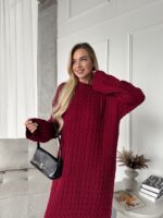 Женское Теплое Длинное Бордовое Платье Свободного Кроя с Фактурным Узором Косичка
