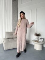 Женское Теплое Длинное Бежевое Платье Свободного Кроя с Фактурным Узором Косичка