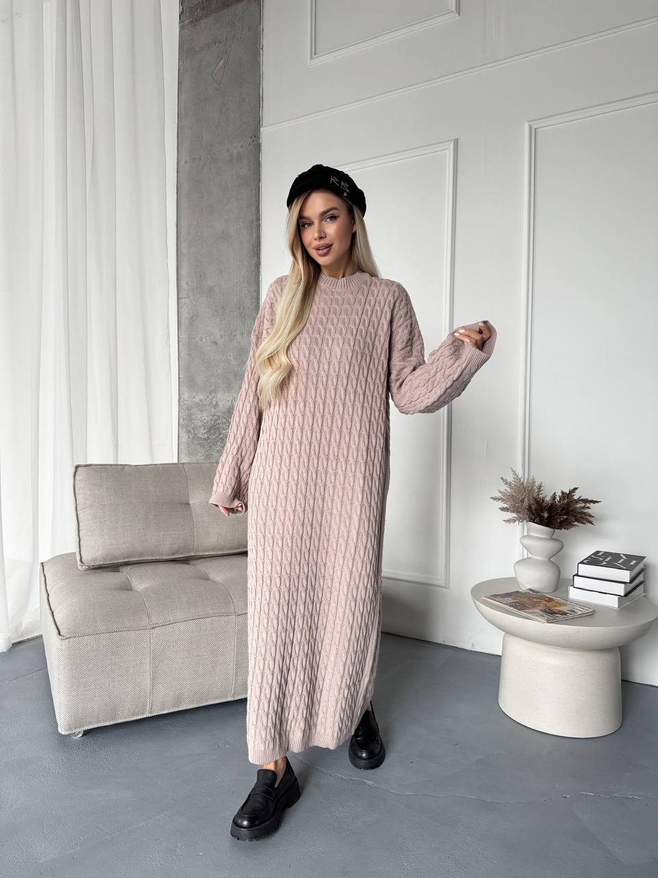 photo_2025-12-04_11-29-46 Женское Теплое Длинное Бежевое Платье Свободного Кроя с Фактурным Узором Косичка