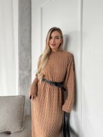 Женское Теплое Длинное Платье Мокко Свободного Кроя с Фактурным Узором Косичка