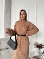 Женское Теплое Длинное Платье Мокко Свободного Кроя с Фактурным Узором Косичка