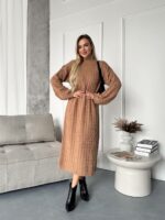 Женское Теплое Длинное Платье Мокко Свободного Кроя с Фактурным Узором Косичка