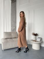Женское Теплое Длинное Платье Мокко Свободного Кроя с Фактурным Узором Косичка