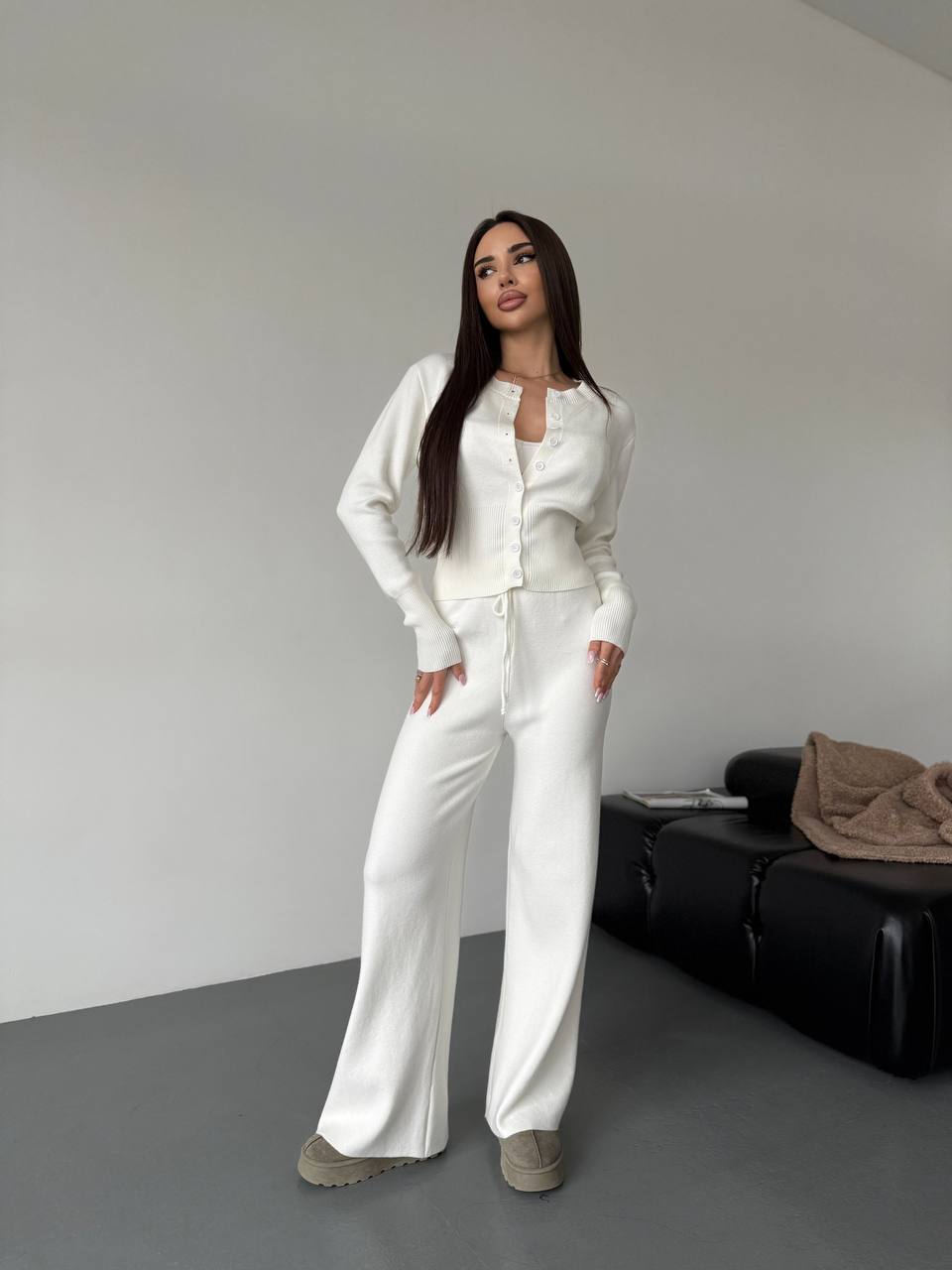 photo_2025-12-06_09-33-45 Женский Трикотажный Белый Костюм Комплект Двойка - Приталенный Кардиган + Свободные Прямые Штаны