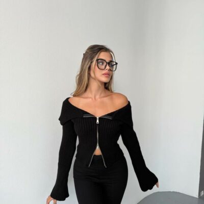 Женская Черная Кофта в Рубчик на Молнии с Открытыми Плечами