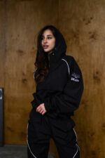 Женский Черный Спортивный Костюм Плащевка с Кантом - Анорак с Капюшоном + Штаны Джоггеры