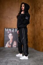 Женский Черный Спортивный Костюм Плащевка с Кантом - Анорак с Капюшоном + Штаны Джоггеры