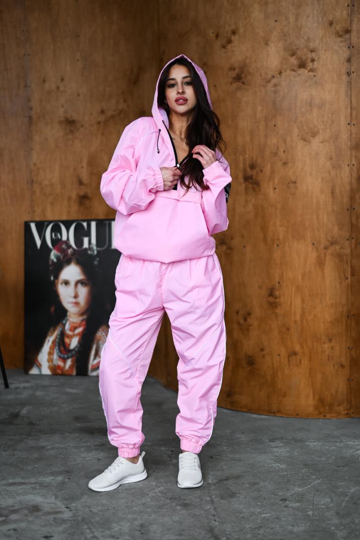 photo_2025-12-06_11-41-49 (2) Женский Розовый Спортивный Костюм Плащевка с Кантом - Анорак с Капюшоном + Штаны Джоггеры