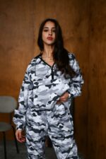 Женский Камуфляжный Серый Спортивный Костюм Плащевка с Кантом - Анорак с Капюшоном + Штаны Джоггеры