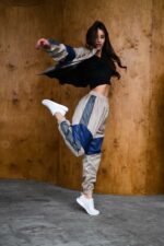 Женский Бежевый Спортивный Костюм Плащевка с Синими Вставками - Олимпийка + Штаны Джоггеры