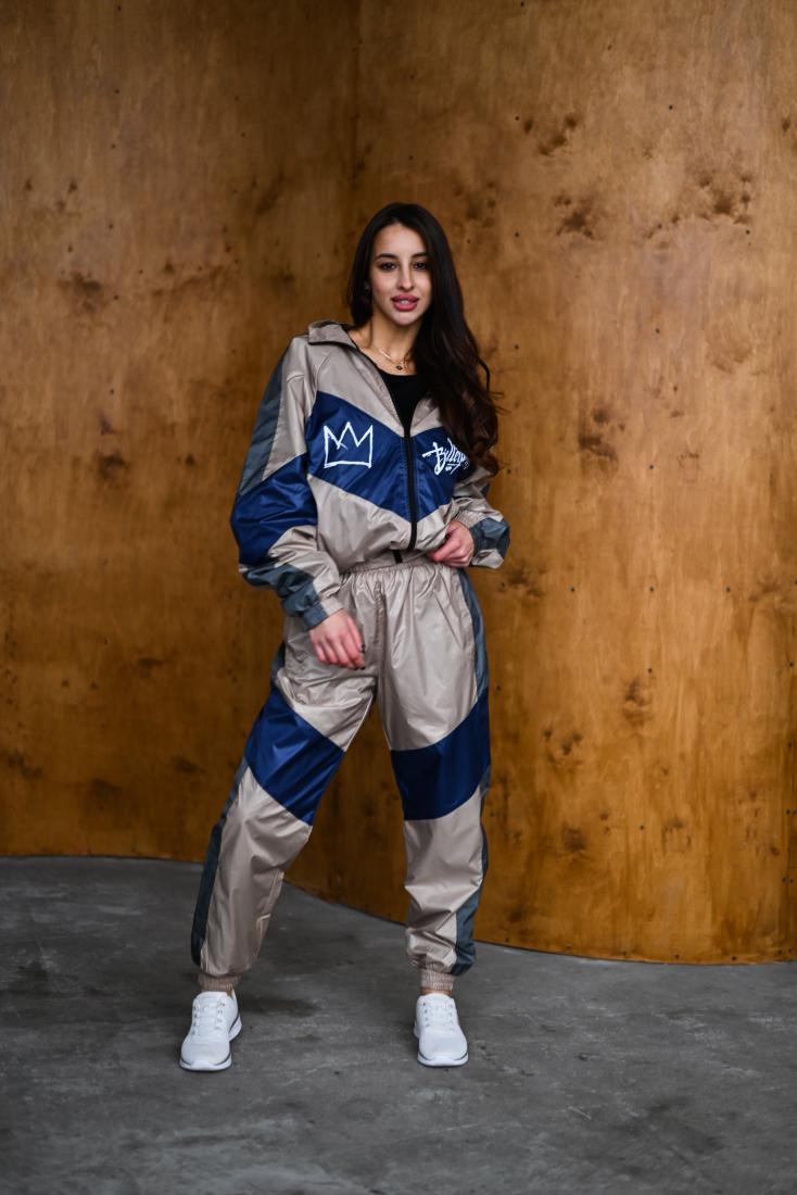 photo_2025-12-07_08-49-56 Женский Бежевый Спортивный Костюм Плащевка с Синими Вставками - Олимпийка + Штаны Джоггеры