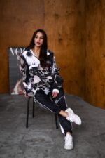 Женский Черный Спортивный Костюм Плащевка с Черепами и Кантом - Анорак + Штаны Джоггеры