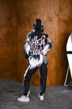 Женский Черный Спортивный Костюм Плащевка с Черепами и Кантом - Анорак + Штаны Джоггеры