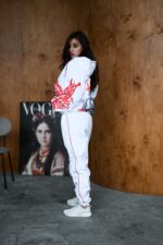 Женский Белый Спортивный Костюм Плащевка с Принтами и Кантом - Анорак + Штаны Джоггеры