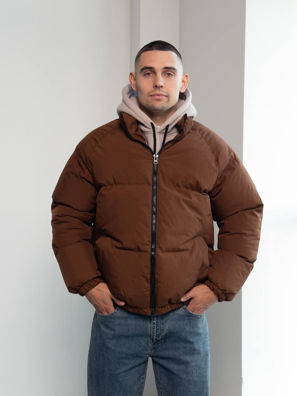 photo_2025-12-10_09-12-19 Мужская Зимняя Коричневая Куртка Дутик на Молнии с Высоким Горлом