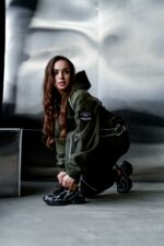 Женский Спортивный Костюм Хаки Плащевка с Кантом - Анорак с Капюшоном + Штаны Джоггеры