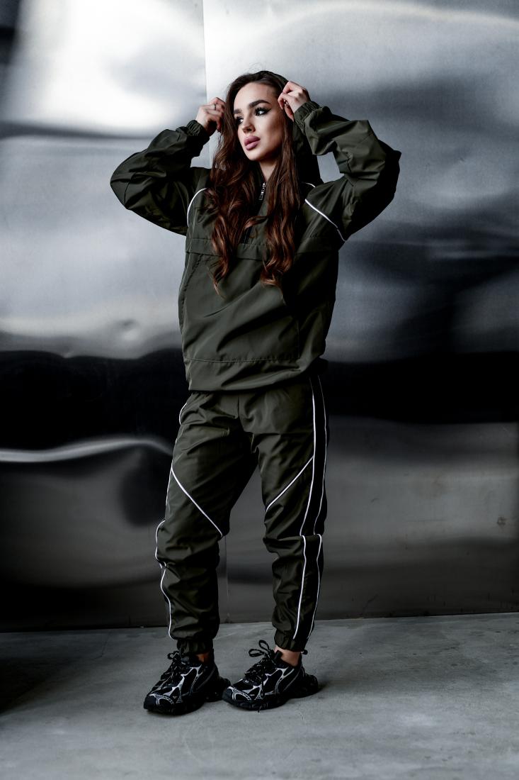 photo_2025-12-10_09-55-58 (2) Женский Спортивный Костюм Хаки Плащевка с Кантом - Анорак с Капюшоном + Штаны Джоггеры