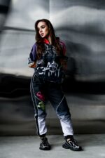 Женский Черный Спортивный Костюм Плащевка с Кантом и Яркими Принтами Скрудж Макдак (Анорак + Джоггеры)