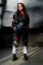 Женский Черный Спортивный Костюм Плащевка с Кантом и Яркими Принтами Скрудж Макдак (Анорак + Джоггеры)