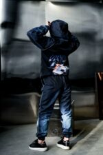 Женский Темно-Синий Спортивный Костюм Плащевка с Кантом и Принтами (Анорак + Джоггеры)