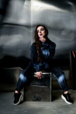 Женский Темно-Синий Спортивный Костюм Плащевка с Кантом и Принтами (Анорак + Джоггеры)