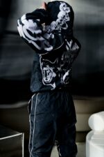 Женский Черный Спортивный Костюм Плащевка с Кантом и Принтами Черепа (Анорак + Джоггеры)