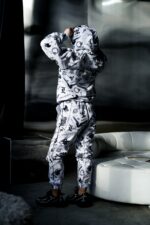 Женский Белый Спортивный Костюм Плащевка в Принт с Кантом (Анорак + Джоггеры)