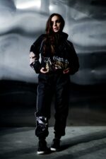 Женский Черный Спортивный Костюм Плащевка с Капюшоном и Кантом (Анорак + Джоггеры)