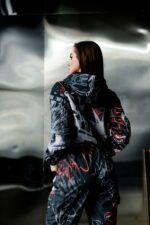 Женский Темно-Серый Спортивный Костюм Плащевка в Принт (Олимпийка + Штаны)