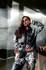 Женский Темно-Серый Спортивный Костюм Плащевка в Принт (Олимпийка + Штаны)