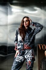 Женский Темно-Серый Спортивный Костюм Плащевка в Принт (Олимпийка + Штаны)