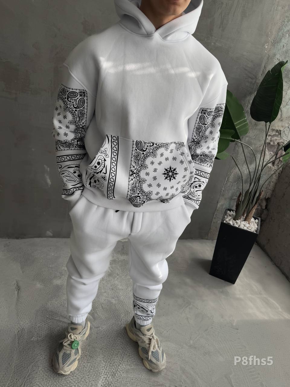 photo_2025-12-12_11-35-06 Мужской Белый Спортивный Костюм Худи Джоггеры с Принтами - Утепленный на Флисе