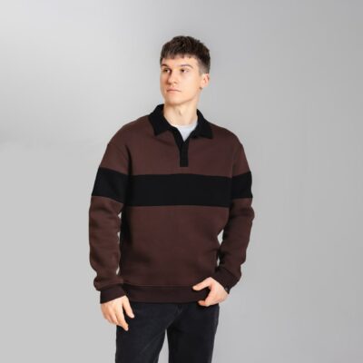 Мужской Утепленный Коричневый Свитшот Джемпер с Черными Вставками и Воротником Поло
