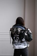 Женская Зимняя Камуфляжная Черная Куртка с Принтом на Спине