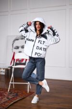 Женская Зимняя Белая Куртка с Капюшоном в Принт