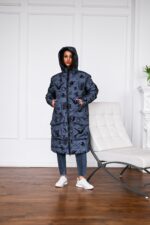 Женская Зимняя Длинная Графитовая Куртка в Принт с Капюшоном