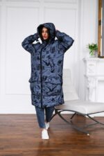 Женская Зимняя Длинная Графитовая Куртка в Принт с Капюшоном