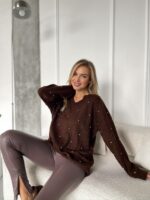 Женский Коричневый Свитер Оверсайз в Ромбах с Камушками Стразами