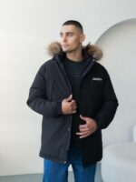 Мужская Зимняя Черная Куртка с Мехом на Капюшоне и Фиксаторами на Рукавах