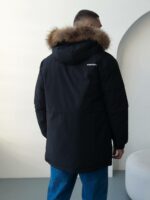 Мужская Зимняя Черная Куртка с Мехом на Капюшоне и Фиксаторами на Рукавах