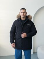 Мужская Зимняя Черная Куртка с Мехом на Капюшоне и Фиксаторами на Рукавах