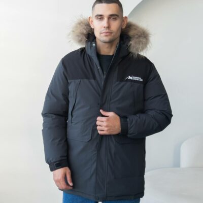 Мужская Зимняя Графитовая Куртка с Мехом на Капюшоне и Фиксаторами на Рукавах