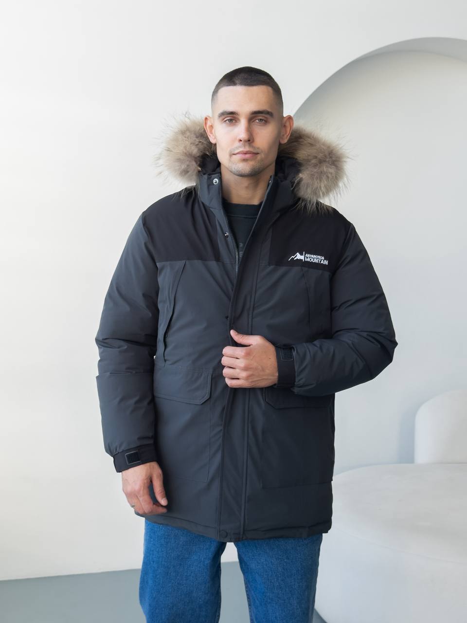 photo_2025-12-14_08-50-58 Мужская Зимняя Графитовая Куртка с Мехом на Капюшоне и Фиксаторами на Рукавах